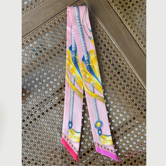 Authentic Hermès Cavalcades Silk Twilly - Picture 8 of 16